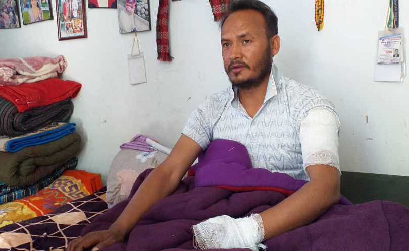 समाजवादीका जिल्ला सचिव रावतमाथि काँग्रेसका कार्यकर्ताले यसरी खुकुरी प्रहार गरे (भिडियोसहित)