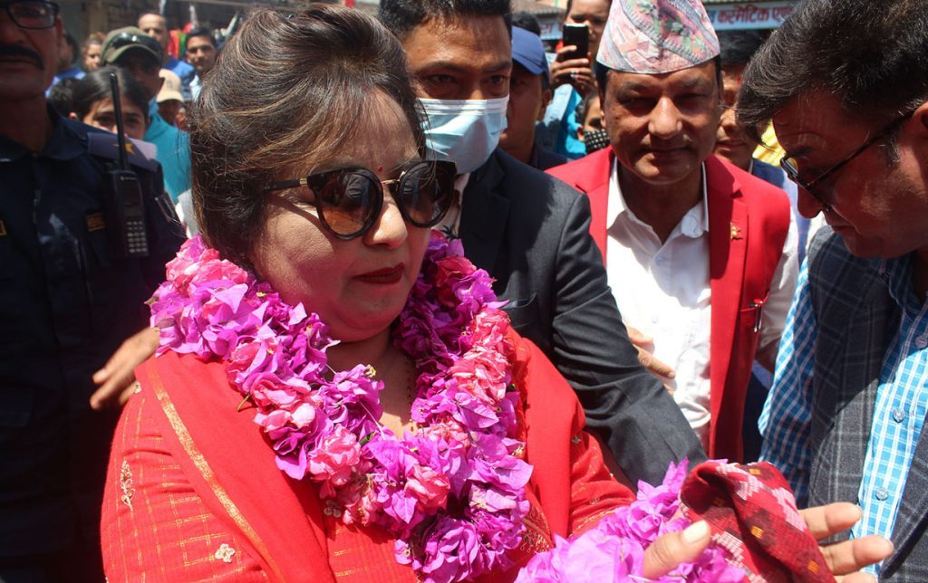 आरजुले भनिन्, ‘सबैलाई त सक्दैनौ, ५/६ जनालाई ‘फ्रि’मा मलेसिया पठाउँछौ’