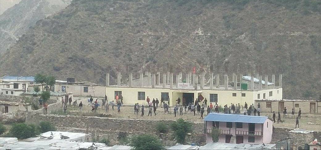 हिमालीमा एमाले र कांग्रेस कार्यकर्ताविच झडप, प्रहरीद्वारा ९ राउण्ड हवाई फाएर