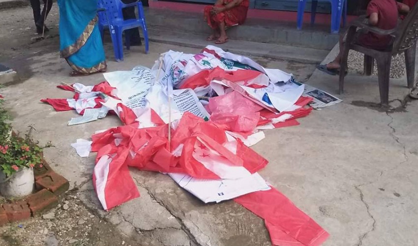 वडाध्यक्षको टिकट खोसिएपछि कांग्रेस पार्टी कार्यालय तोडफोड