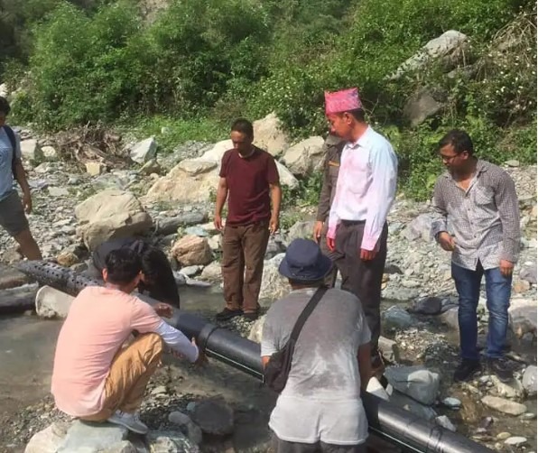 धरानका मेयर हर्क साम्पाङ खानेपानीको मुहानमा पुगे