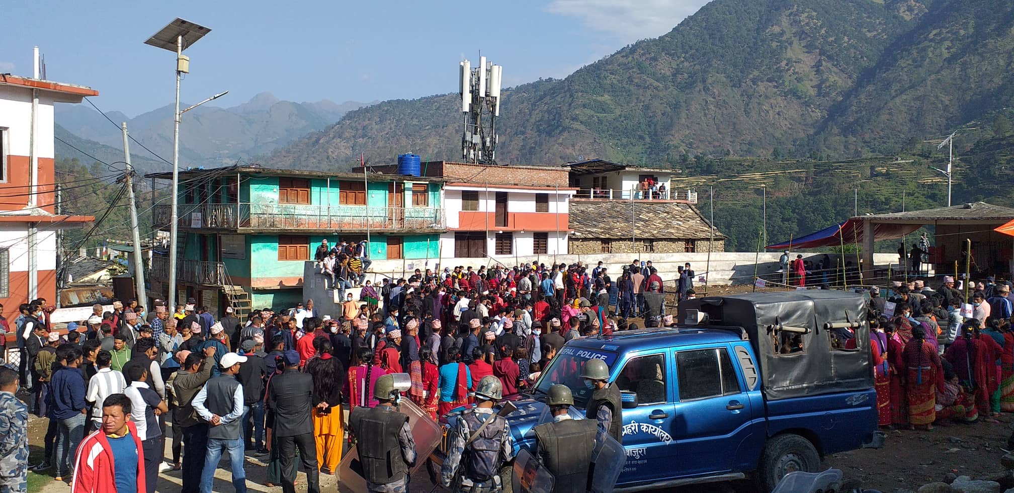 बाजुरामा मतदान सुरु, मतदाताको उल्लासपूर्ण सहभागिता