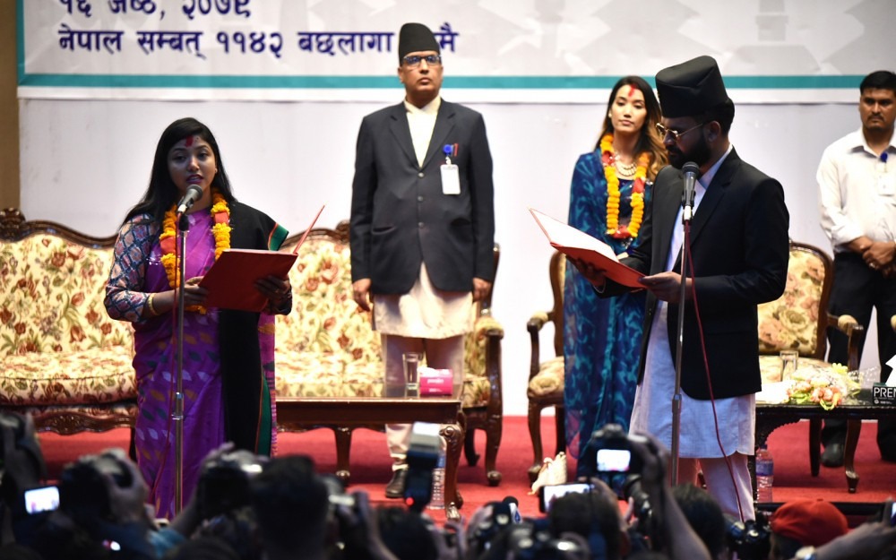 काठमाडौंका मेयर र उपमेयरले लिए शपथ
