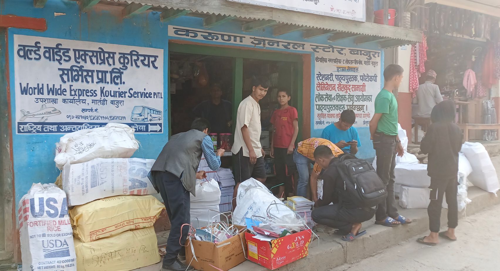 बाजुरामा शैक्षिक सत्रको एक महिना वितिसक्दा सम्म पनि पाठ्यपुस्तकको अभाब