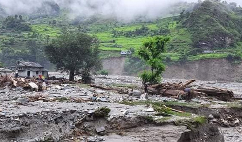 बाजुराका सयौं गाउँ पहिरोको जोखिममा, सुरक्षित ठाउँ खोज्दै स्थानीय