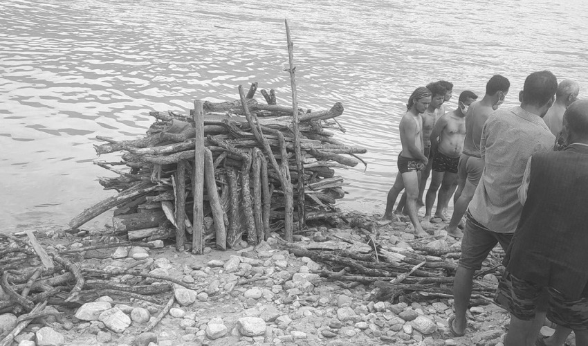 अछामका विनोद शाहीको अन्त्येष्टि