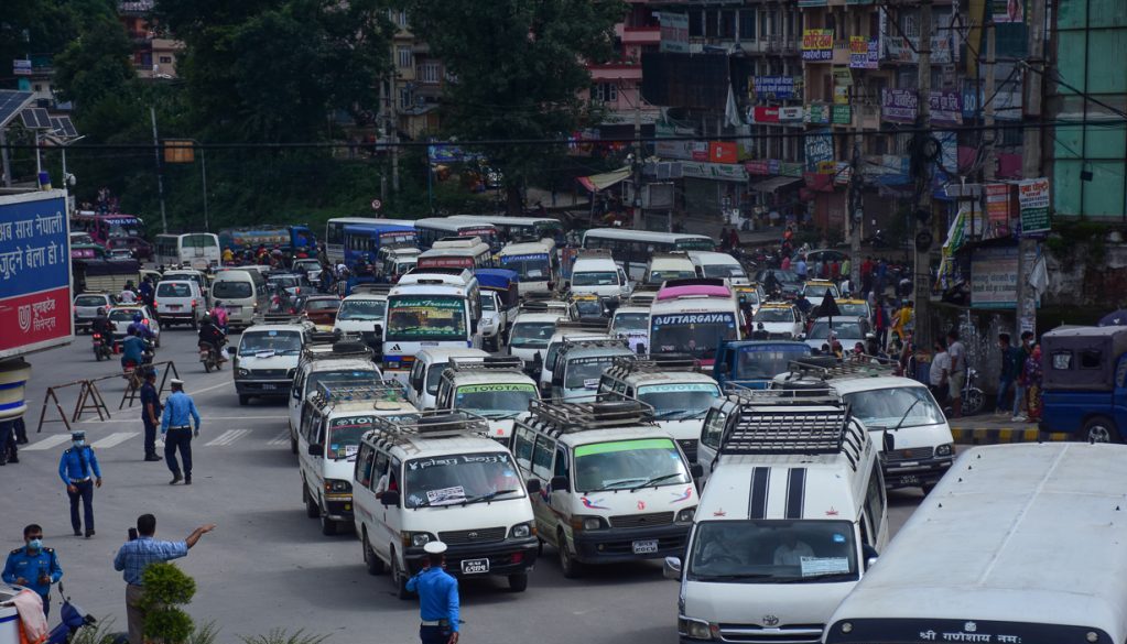काठमाडौँमा सार्वजनिक सवारी ठप्प, अधिकांश शैक्षिक संस्था बन्द