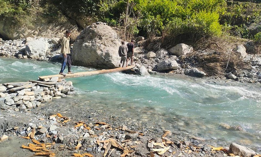 नदीमा खसेर किशोरीको मृत्यु