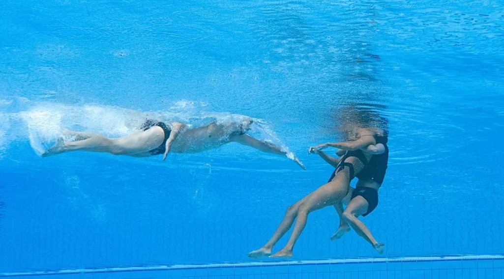 विश्वकप फाइनलमा पोखरीभित्रै बेहोस भइन् अमेरिकी स्वीमर