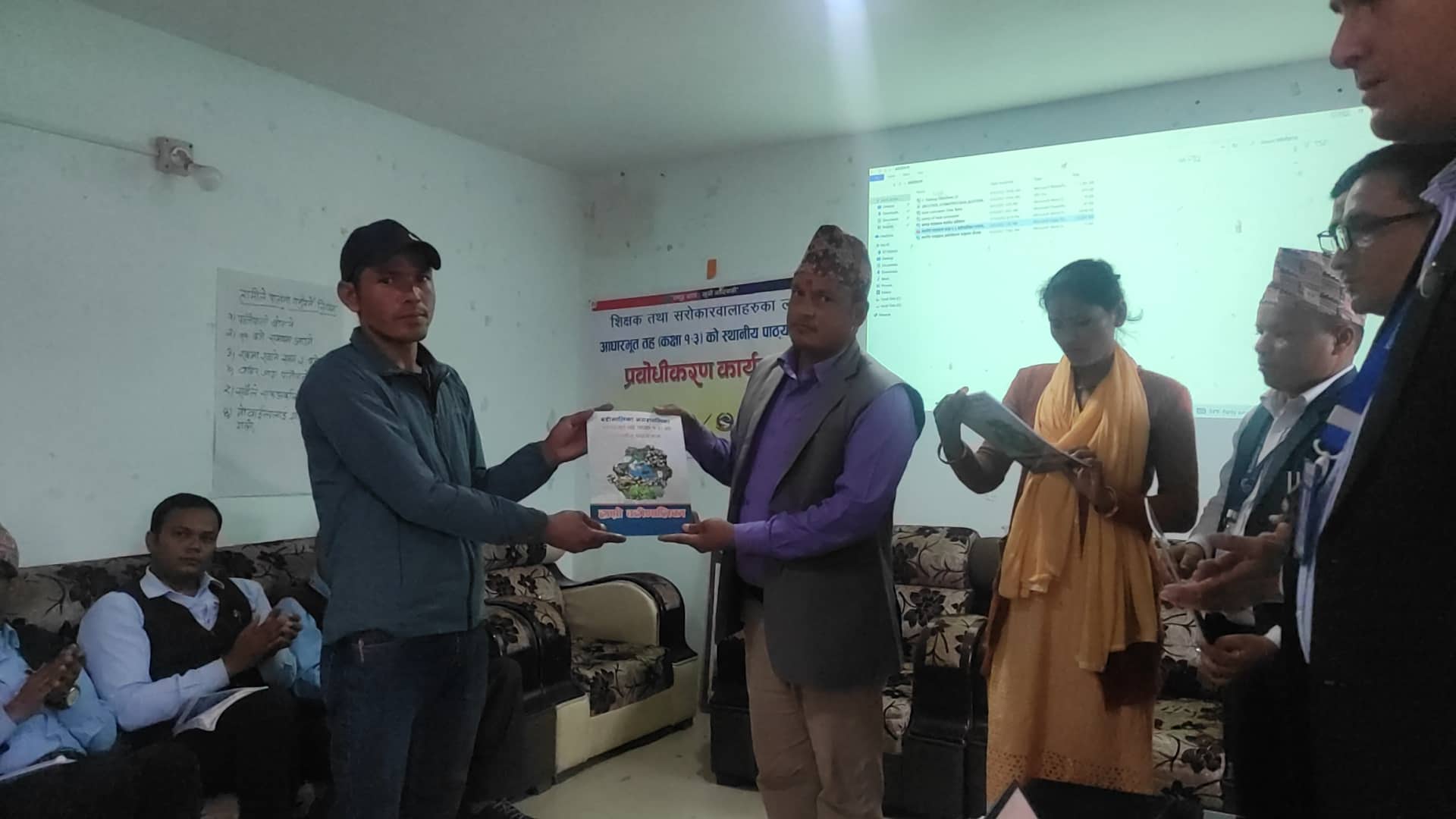 कक्षा १ देखि ३ सम्म स्थानीय पाठ्यक्रम हाम्रो बडीमालिका पढाई गरिने