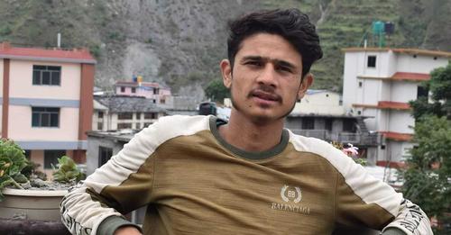 स्टुडियो मै छिरेर पत्रकार माथि कुटपिट