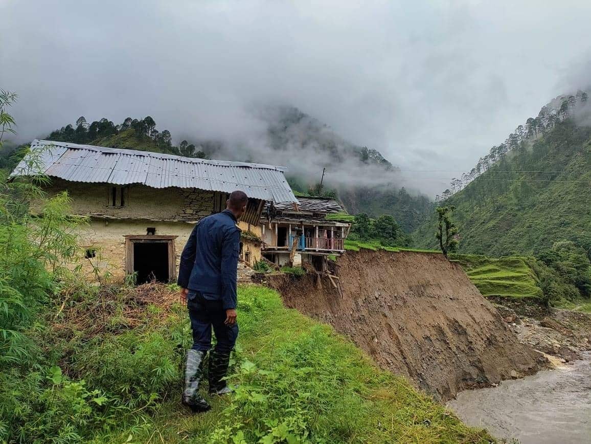 वर्षासंगै बुढीगंगा नदीमा आएको बाढीले भाैनेरामा ४ घर जोखिम्मा