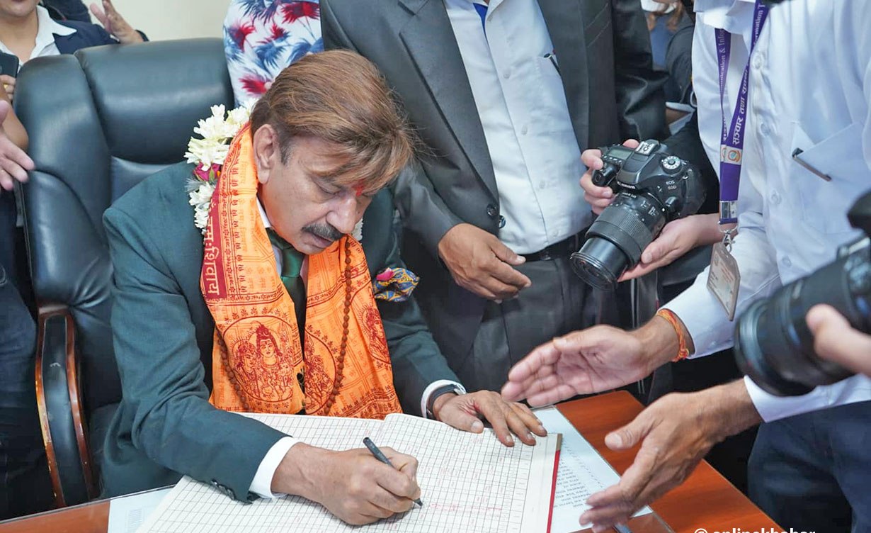 चलचित्र विकास बोर्डका अध्यक्ष भुवन केसीले गरे पदभार ग्रहण