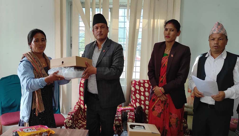 बडिमालिका नगरपालिकाद्धारा १४ बिद्यालयलाई इन्टरनेट डिभाईस बितरण