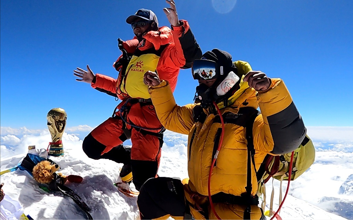 सगरमाथा चुचुरोमा फिफा विश्वकपको गीत