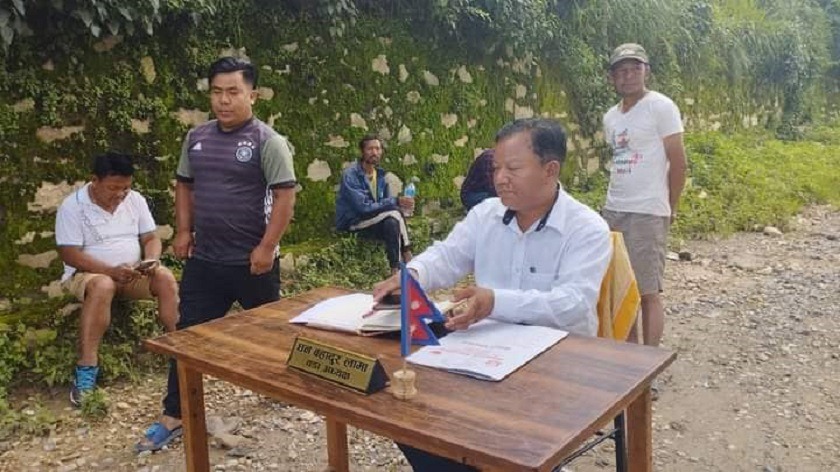 भक्तपुर नगरकोट सडकखण्डको बाटो नबनेसम्म वडा अध्यक्षले सडकबाटै कार्यालय चलाउने