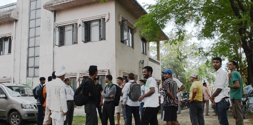 सुदूरपश्चिममा पाठ्यपुस्तकको कालोबजारी, जनक शिक्षाको क्षेत्रीय कार्यालय घेराउ