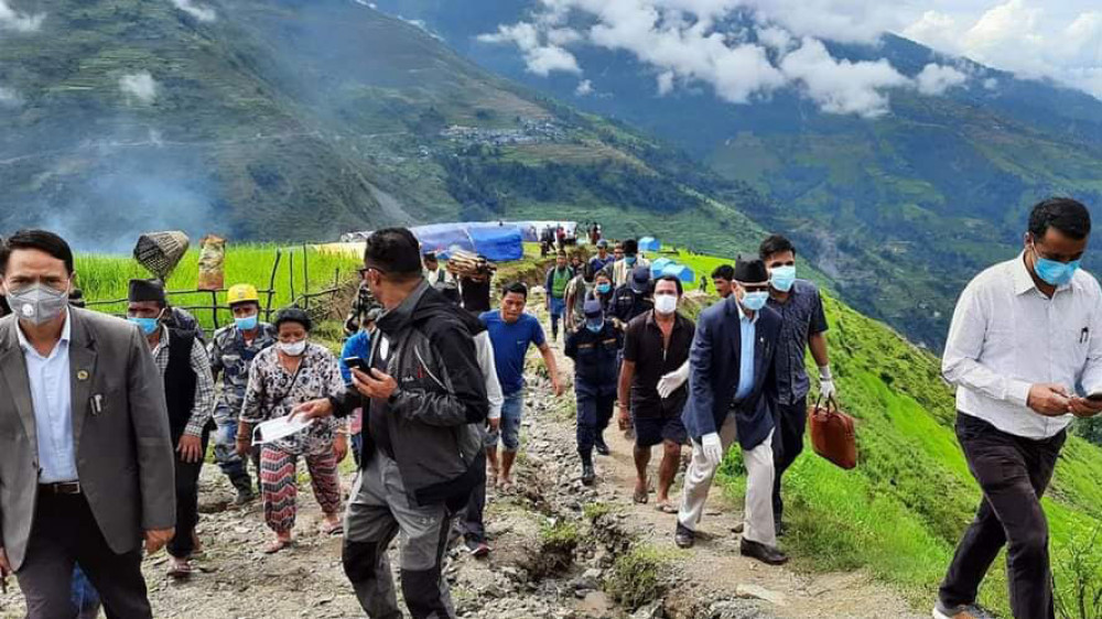 १ लाखको राहत बाँड्न २८ लाख हेलिकोप्टर खर्च