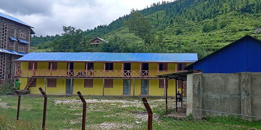 जुम्लाका सामुदायिक विद्यालय : शिक्षक छन् विद्यार्थी छैनन्