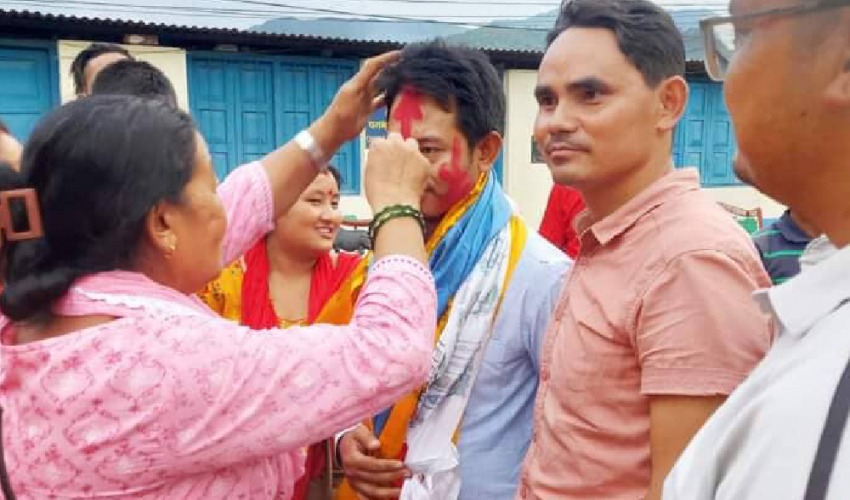 बलात्कार प्रयासको आरोप लागेका वडाध्यक्ष धरौटीमा छुटे, फूलमालाले स्वागत