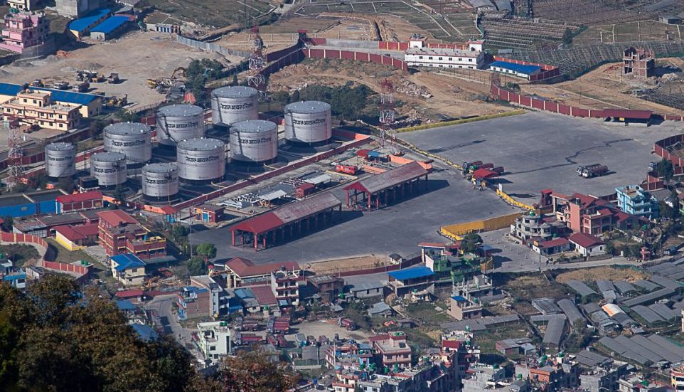 भारतबाट थप सस्तिएर आयो इन्धनको मूल्य, नेपालमा भाउ घट्ला ?