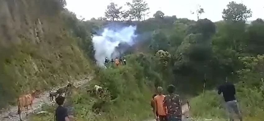 बञ्चरेडाँडामा  तनाव, प्रहरीले गर्‍यो हवाईफायर