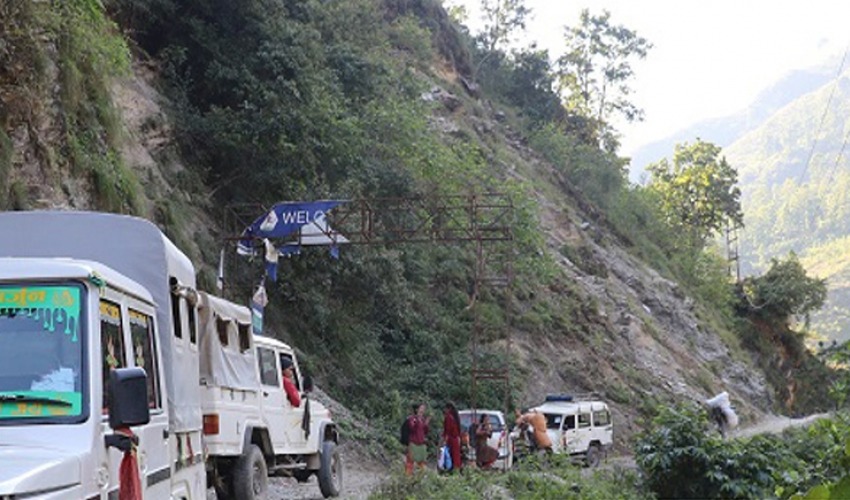 बैतडीमा छोटो दुरीका सवारीले पनि अनिवार्य टिकट दिनुपर्ने