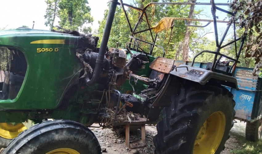 धनगढीमा घरमै राखिएको ट्याक्टर जलाइयो
