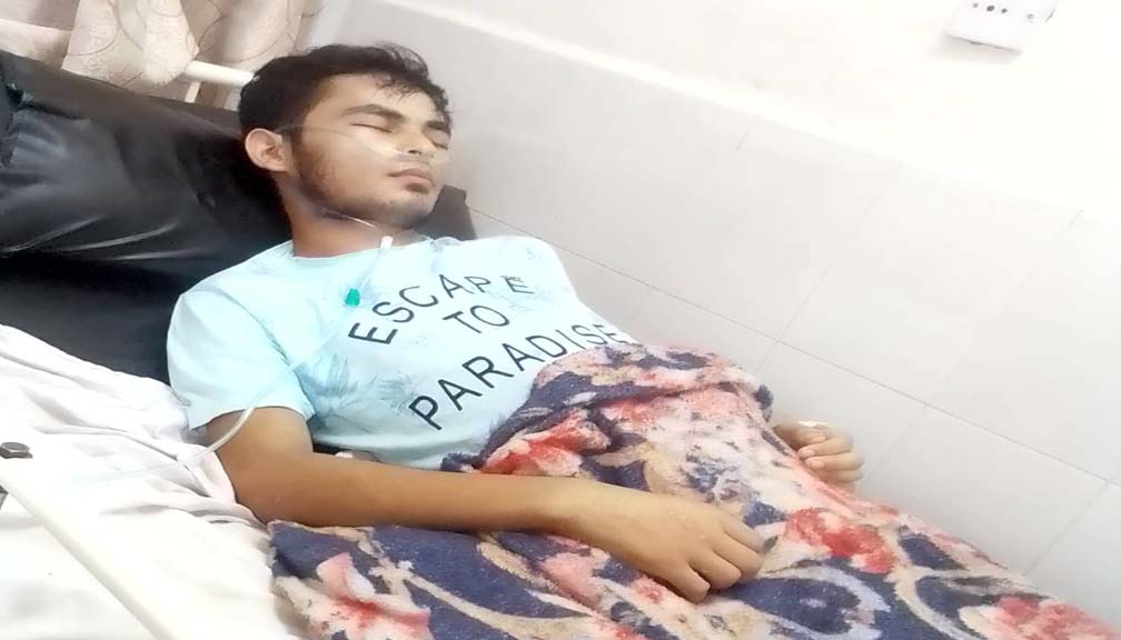 आर्थिक अभावले २४ वर्षिया विनोद ६ वर्ष देखि अस्पतालकाे शैयामा छटपटाउदै
