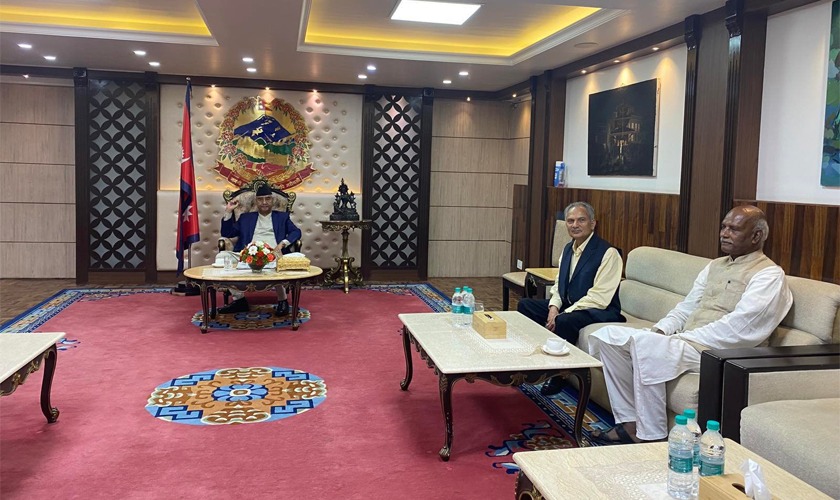 देउवा भेट्न बाबुराम बालुवाटारमा