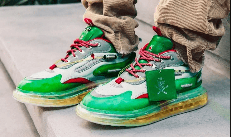 जुत्ताको सोलभित्र बियर, लगाएर हिँड्दा कस्तो होला ?