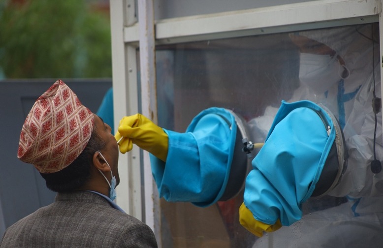 कोरोना सङ्क्रमण बढ्यो, परीक्षण बढेन