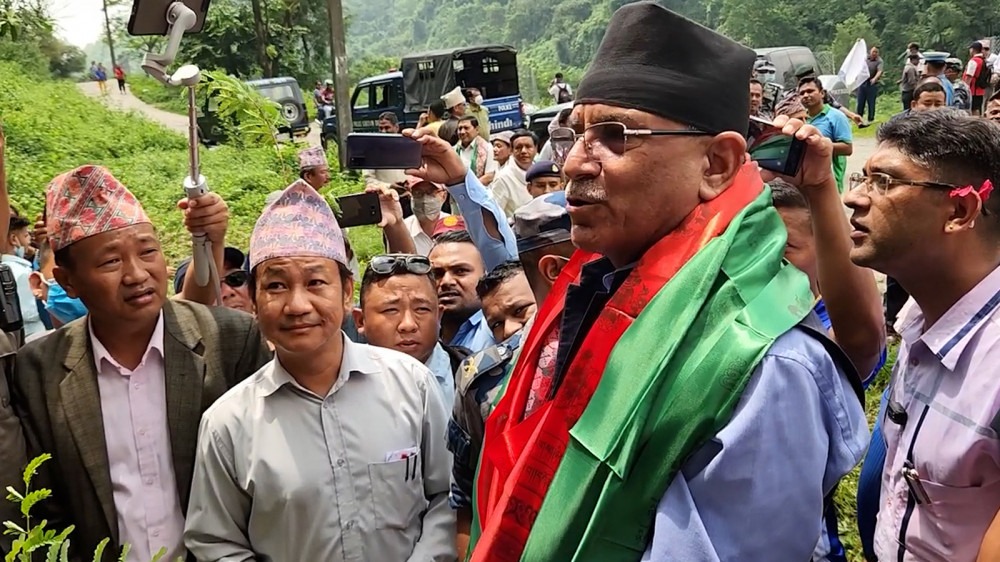 माओवादीले गर्नुपर्ने काम हर्कजीले गरिरहनु भएको छ : दाहाल