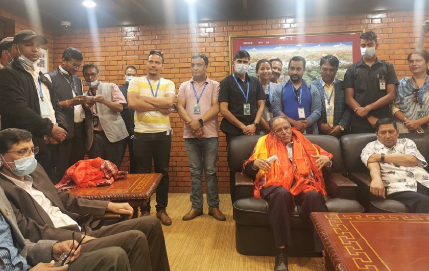 स्वदेश फर्किए प्रचण्ड