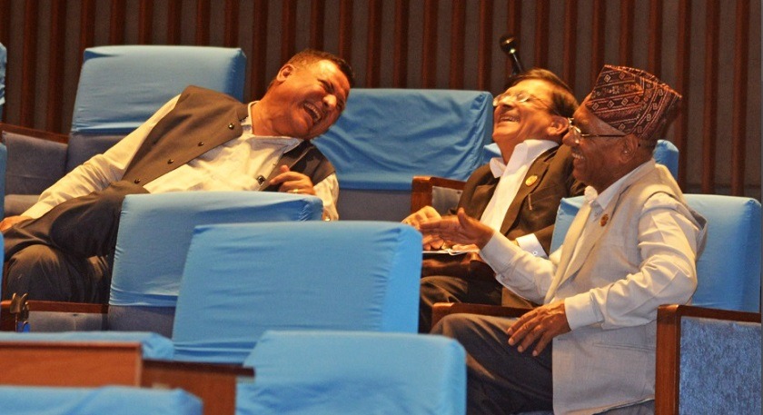 भरपूर मनोरञ्जन दिने संसदभित्रका दृश्य (फोटो फिचर)