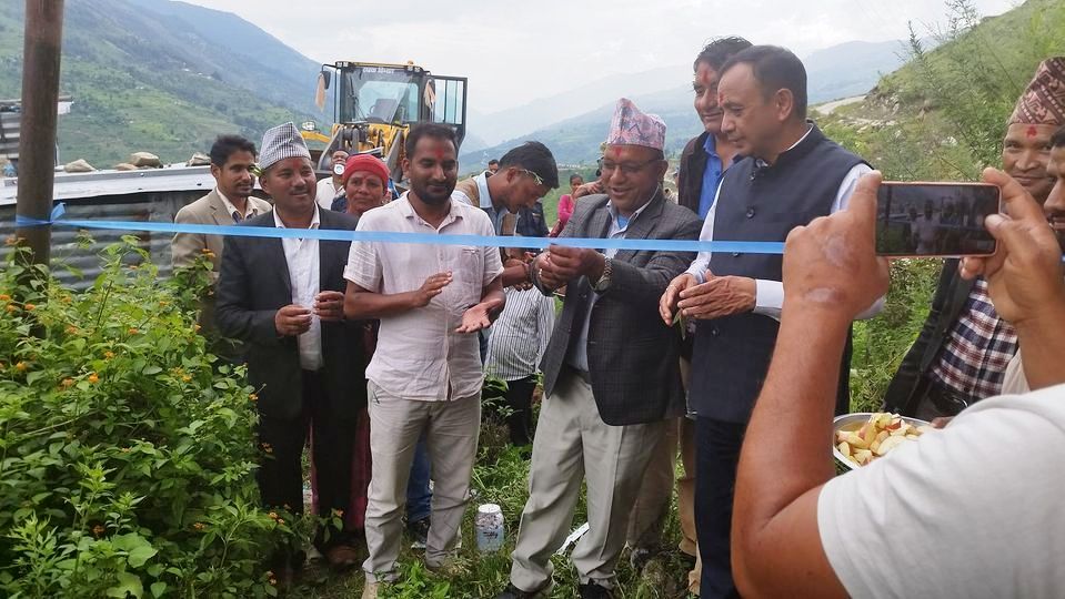 साँफे – मार्तडी सडकको अम्काेटमा वैकल्पिक मार्ग निर्माण सुरु