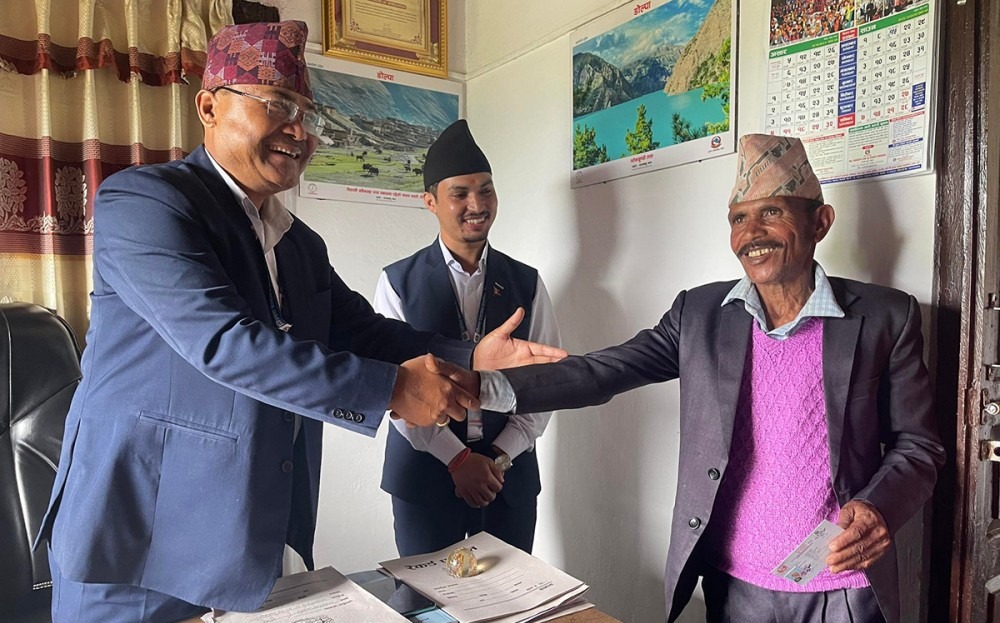 ३३ वर्षपछि कविरामले पाए आफ्नै नामको नागरिकता