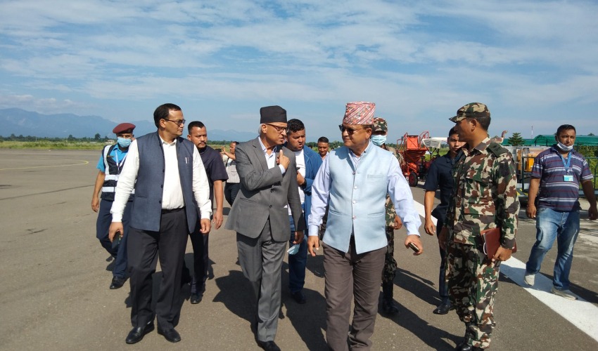 बाढीपहिरो पीडितका लागि राहत बोकेर ३ मन्त्री दार्चुलातिर उडे