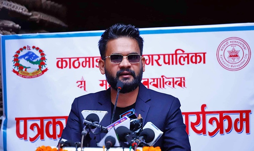 काठमाडौँ महानगरपालिकाले तोड्यो दुई वटा स्कुलमा लगाइएको ताला