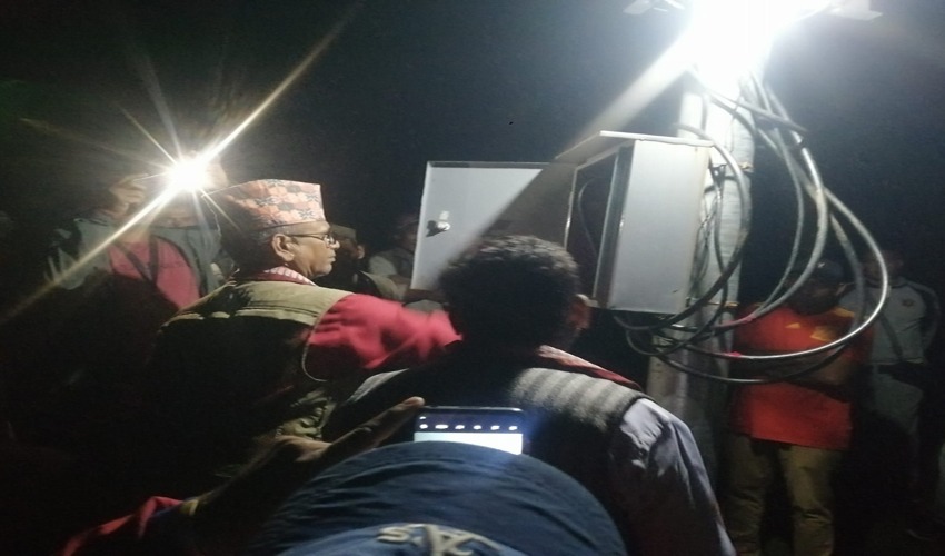 खप्तडको प्रवेशद्वार झिंग्रानामा पुग्यो बिजुली बत्ती