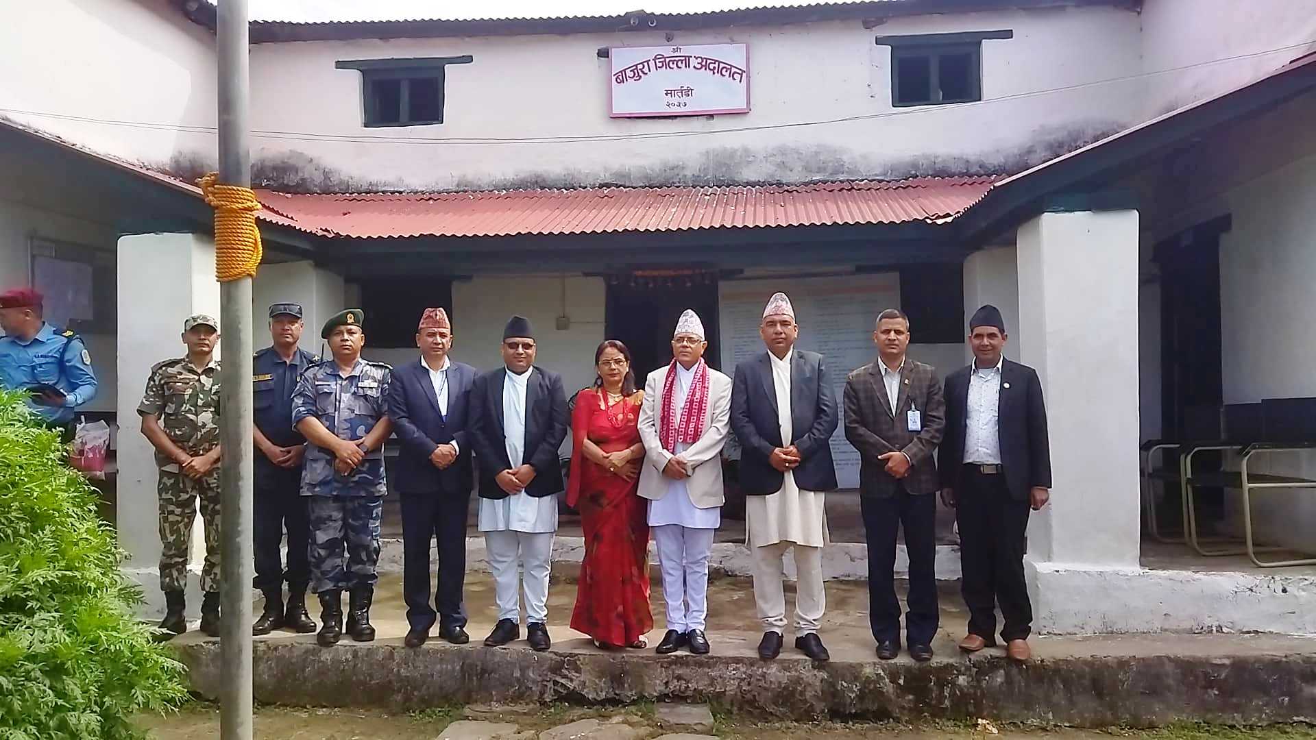 कामु प्रधानन्यायाधीश कार्कीद्धारा बाजुरा जिल्ला अदालतको निरिक्षण