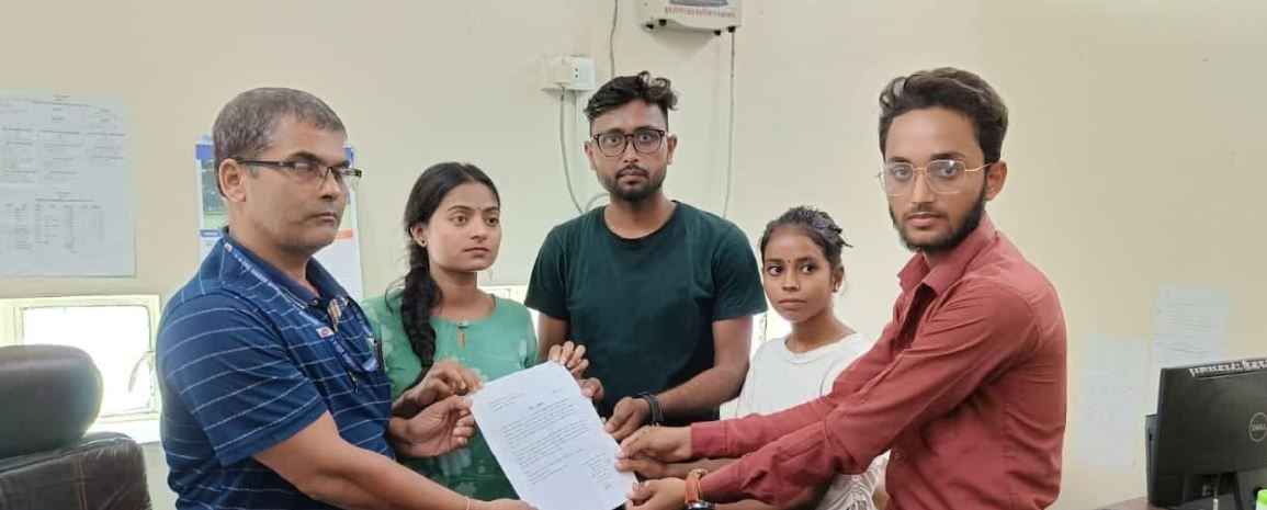 टिकटक एपमाथि प्रतिबन्ध लगाउन माग गर्दै युवाले गरे प्रदर्शन