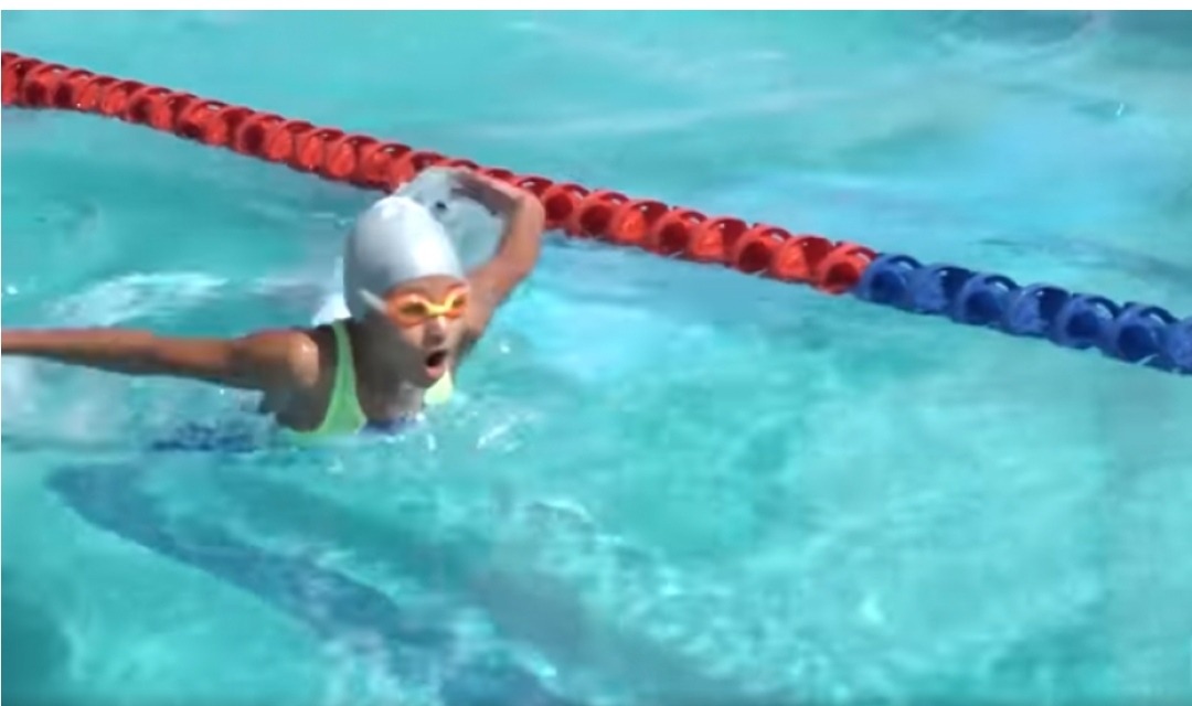 नवौँ राष्ट्रिय खेलकुदमा सहभागी बाजुराकी ७ वर्षीया रितिका, पौडीमा गौरिका जस्तै बन्ने सपना