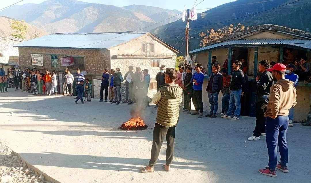 चेतनको हत्याका दोषीलाई कारवाहीको माग गर्दै आजपनि बाजुरामा प्रर्दशन