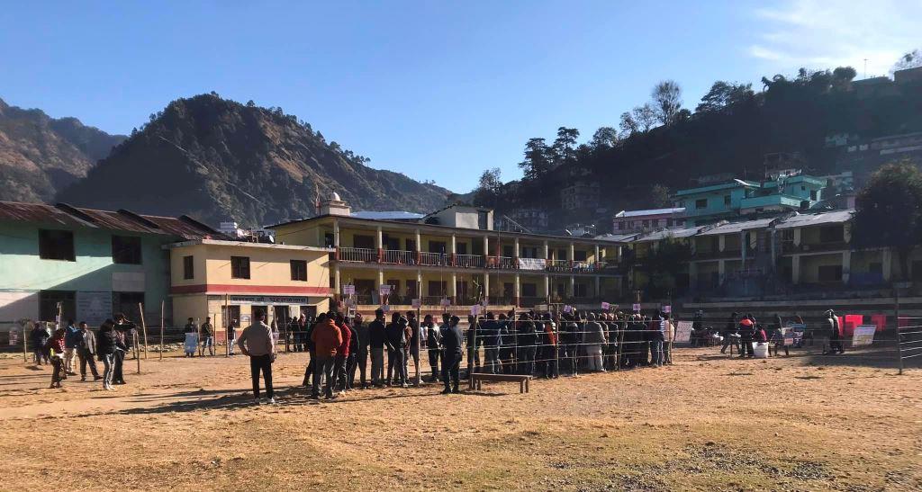 बाजुरामा शान्तिपूर्ण तरिकाले मतदान हुँदै