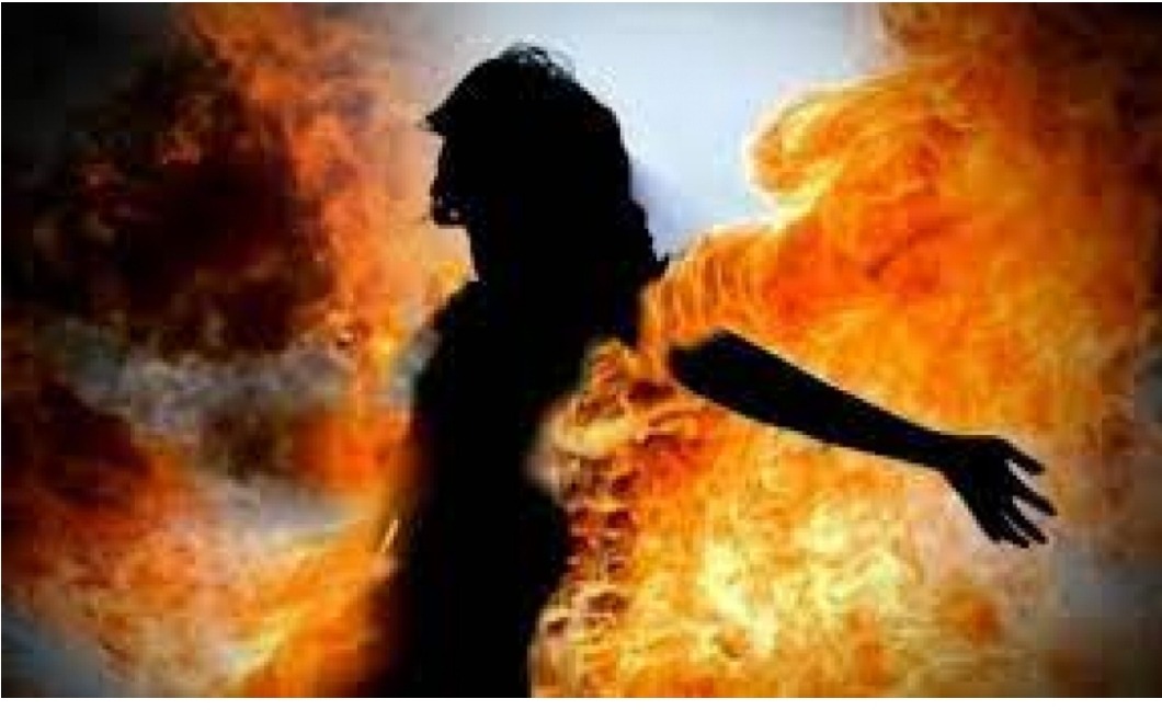 श्रीमानले पेट्रोल छर्किएर आगो लगाईदिँदा श्रीमती घाइते, छोराको मृत्यु