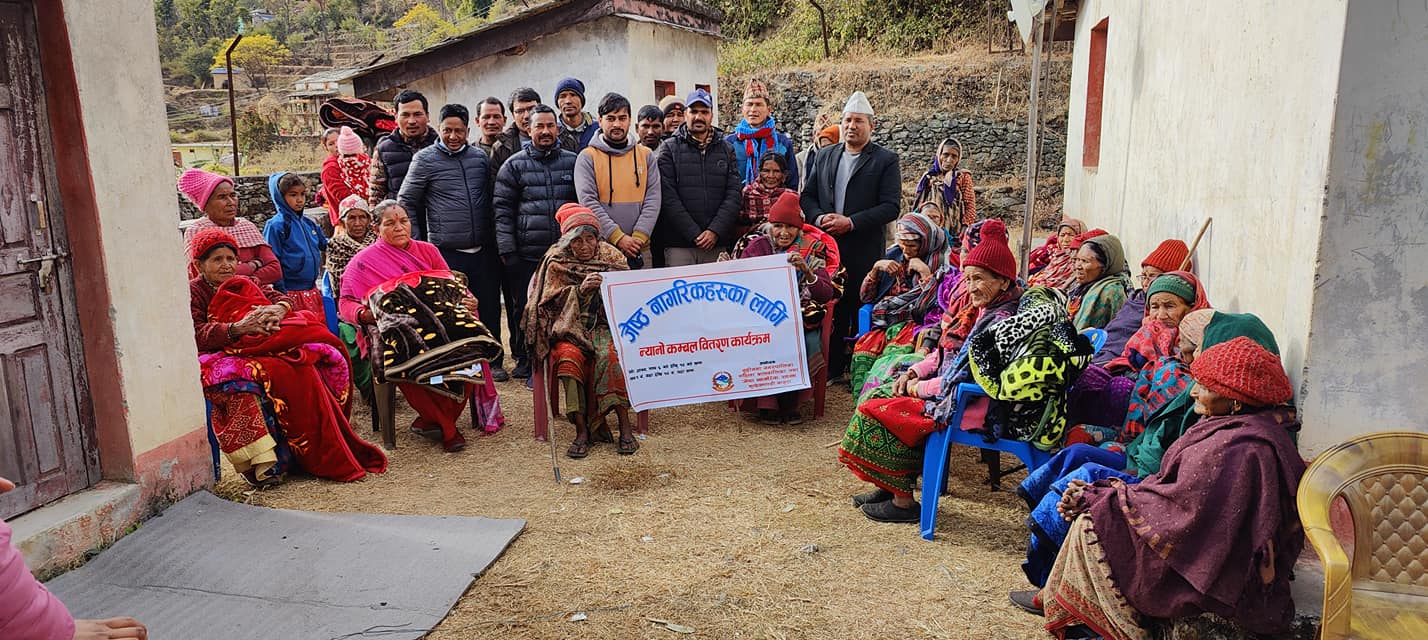 बुढीगंगाका जेष्ठ नागरिकलाई चिसो छल्न कम्बल वितरण