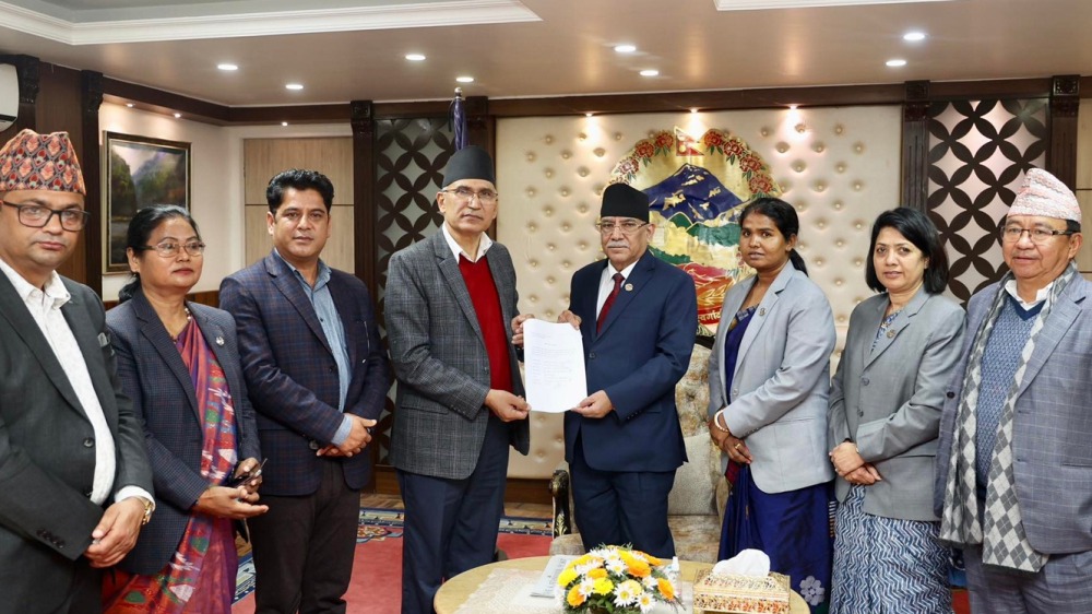 एमालेका मन्त्रीले प्रधानमन्त्रीलाई बुझाए राजीनामा