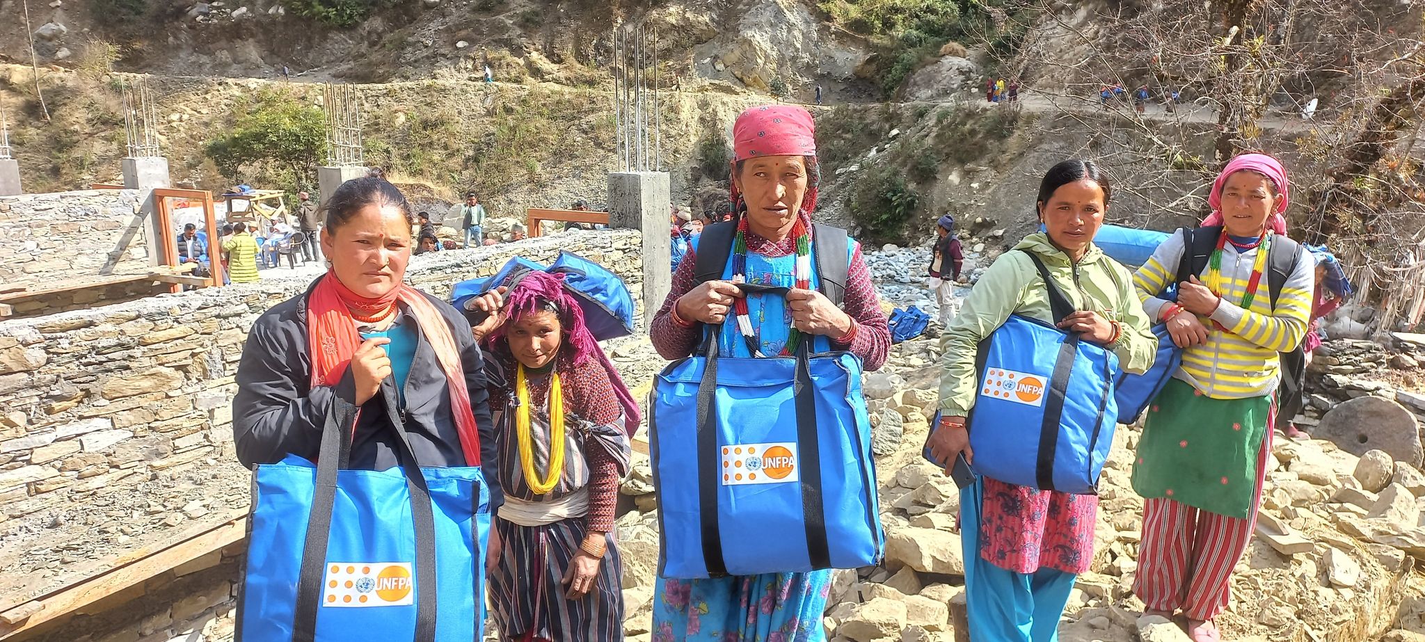 बाजुराका १४ सय बढी भुकुम्प पीडितलाई राहत वितरण