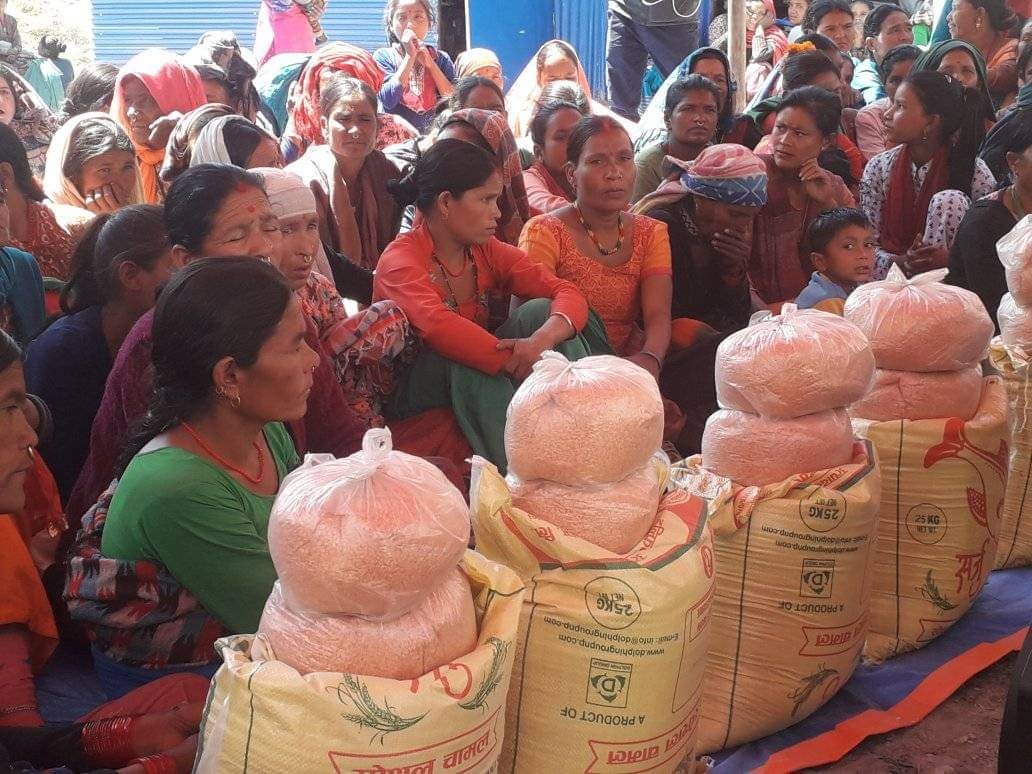 स्वामीकार्तिकका २ सय पाँच परिवारलाई खाद्यन्न वितरण